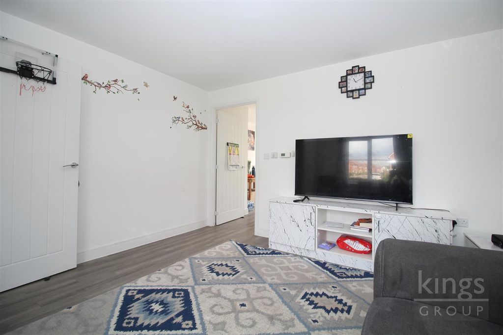 Property photo 3 of 15 Lounge