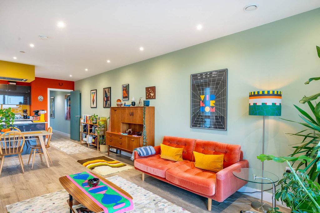 Property photo 2 of 42