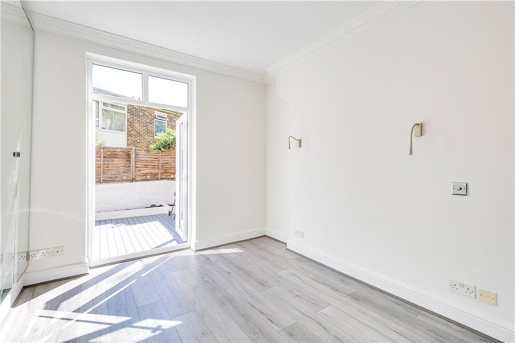 Property photo 2 of 8 Picture No. 18