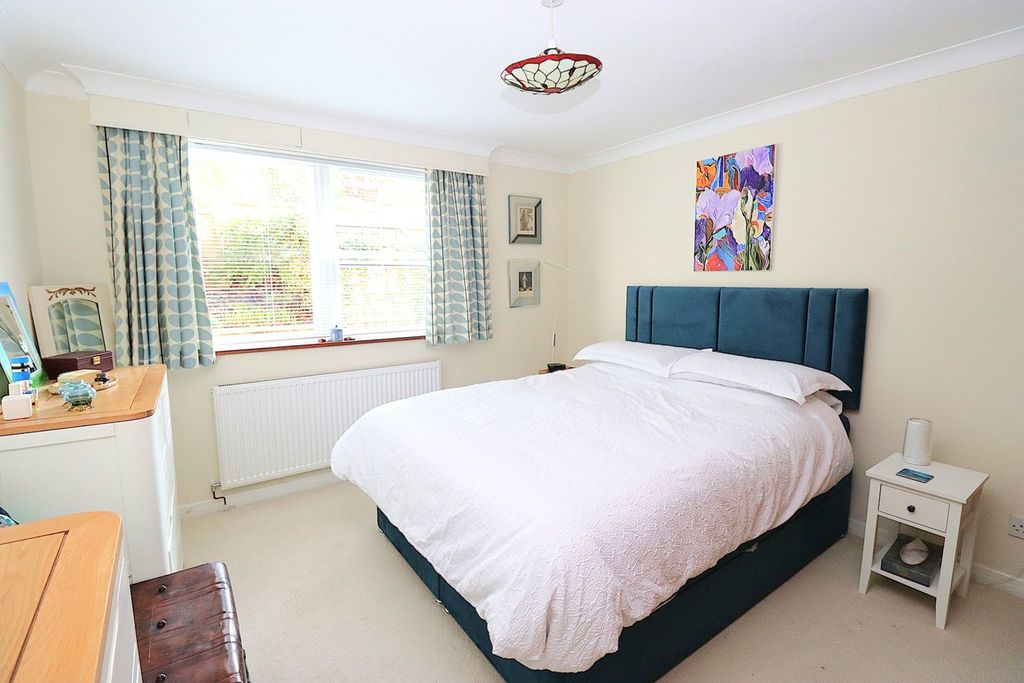 Additional image 7 of 3 bed flat for saleRapallo Close, Farnborough GU14