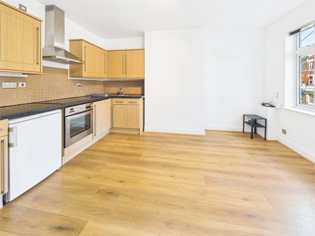 Property photo 2 of 11 Picture No. 14