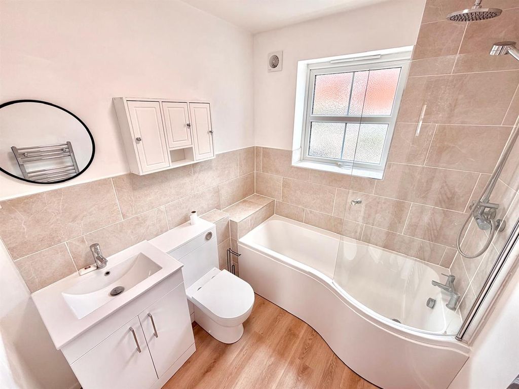 Property photo 2 of 6 Bathroom