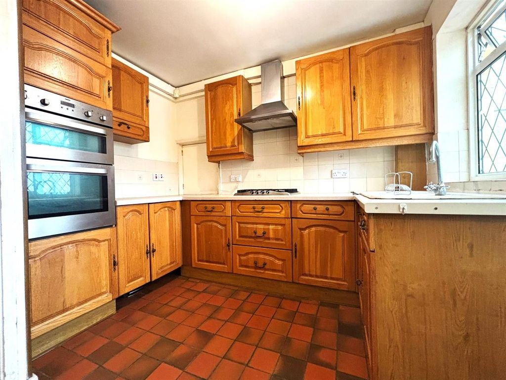 Property photo 3 of 12 Kitchen