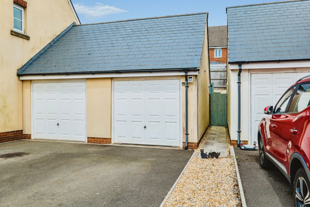 Property photo 2 of 23