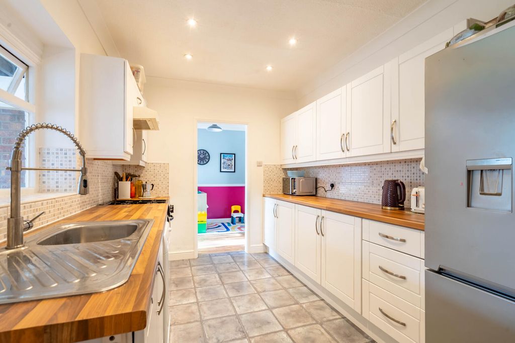 Property photo 3 of 15 Kitchen