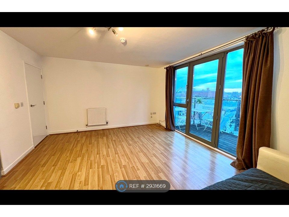 Property photo 3 of 17 Living Room