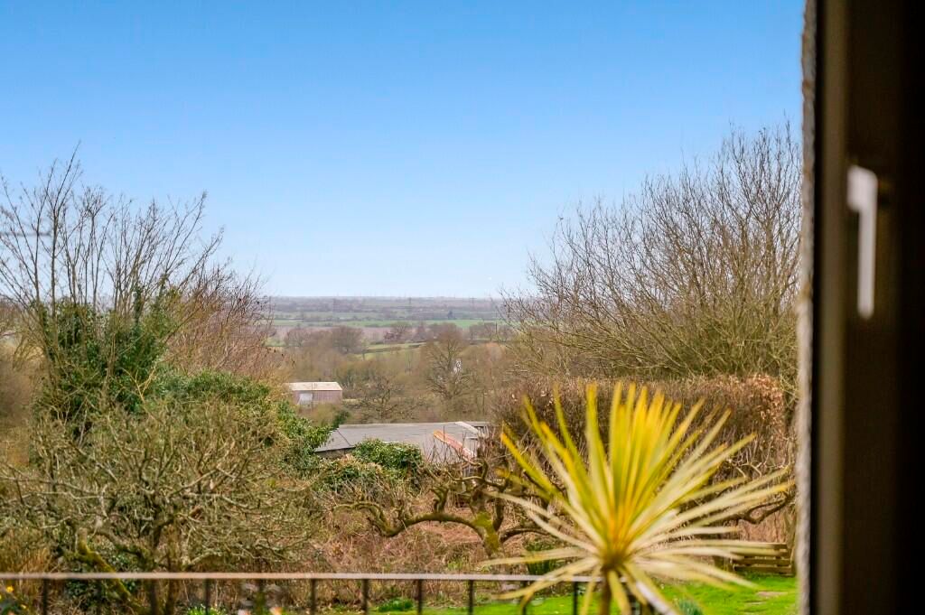 Property photo 2 of 25