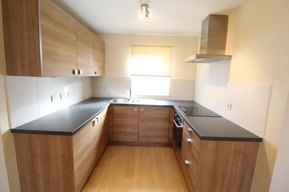 Property photo 3 of 6 Kitchen (2)