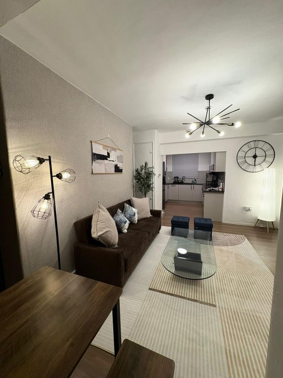 Property photo 1 of 18 3 Bed Flat To Rent , London Se146Bd