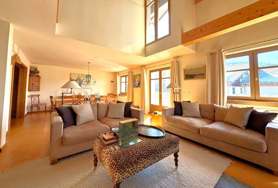 Property photo 2 of 16 Prestigious 4 Bedroo