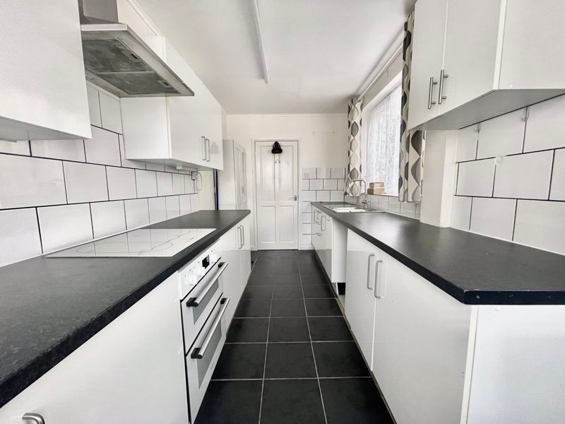 Property photo 3 of 9 Kitchen