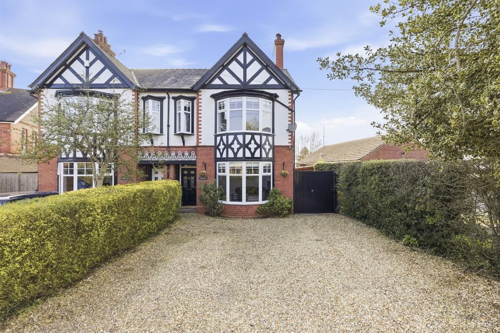 Property photo 1 of 30 (Main)