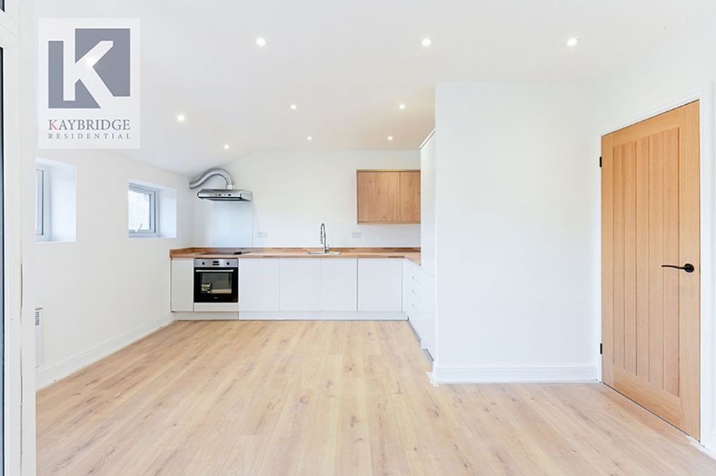 Property photo 3 of 10 Kingston Road, Epsom - Kt19 0Dt