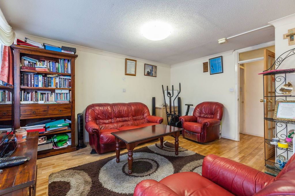 Property photo 3 of 11