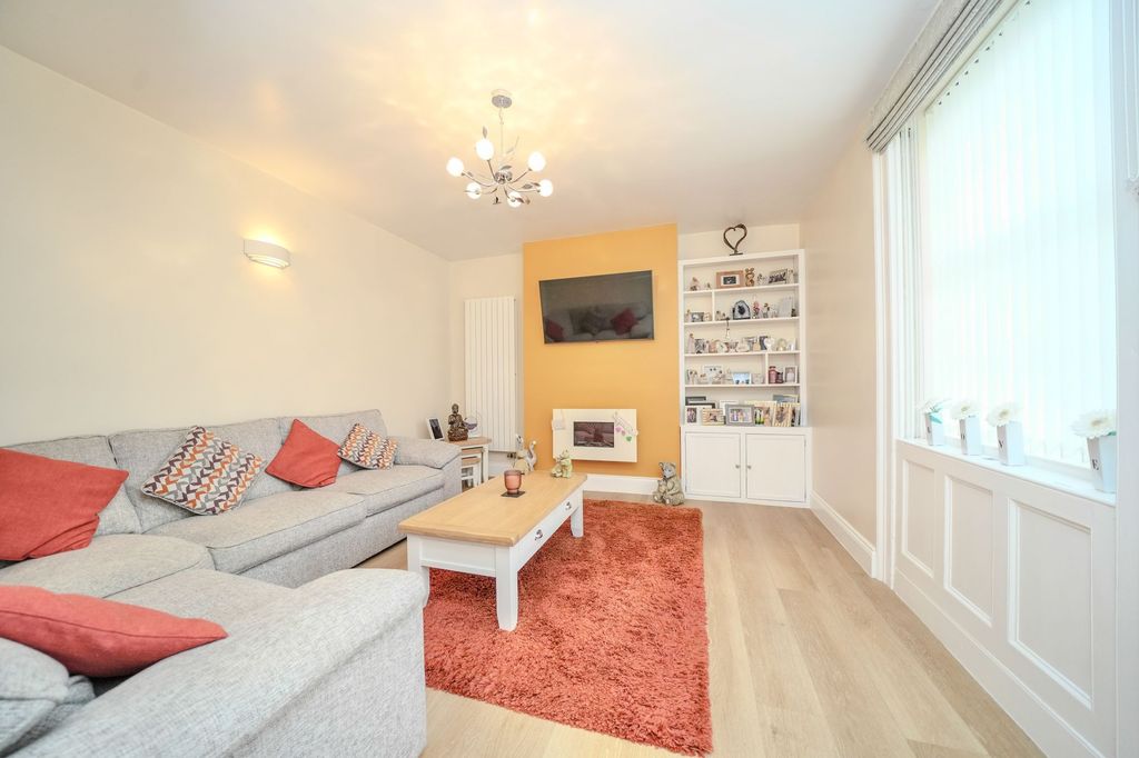 Property photo 3 of 32