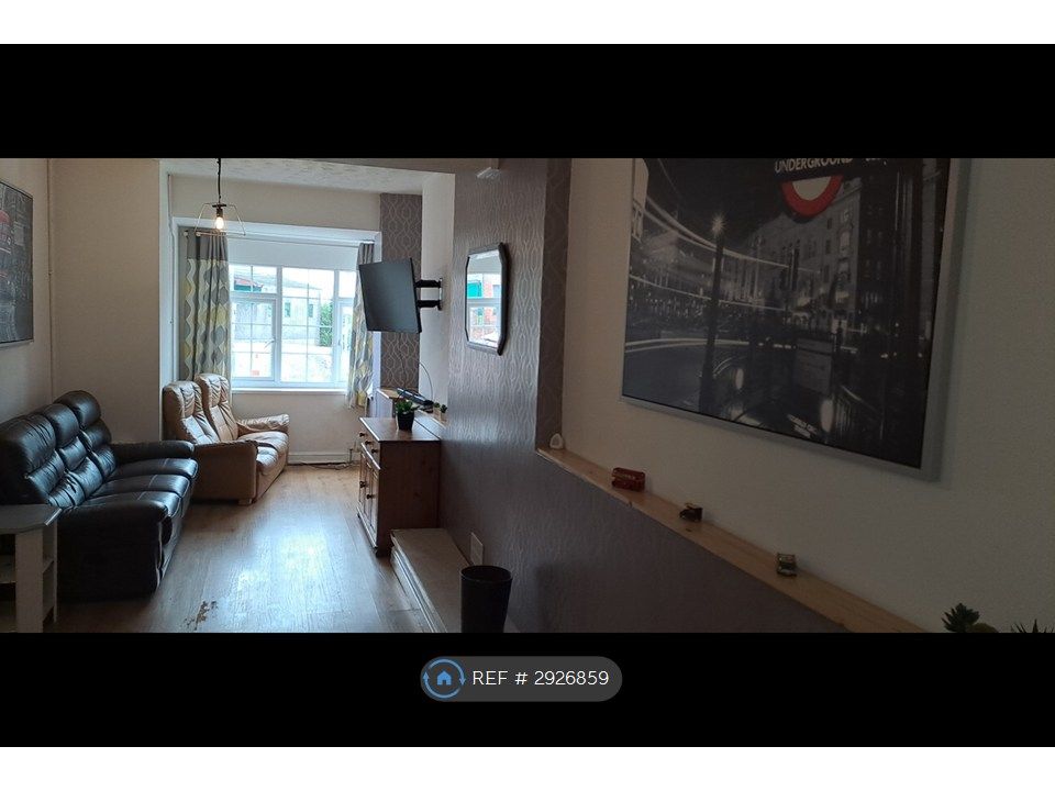 Property photo 3 of 28 Living / Dining Room