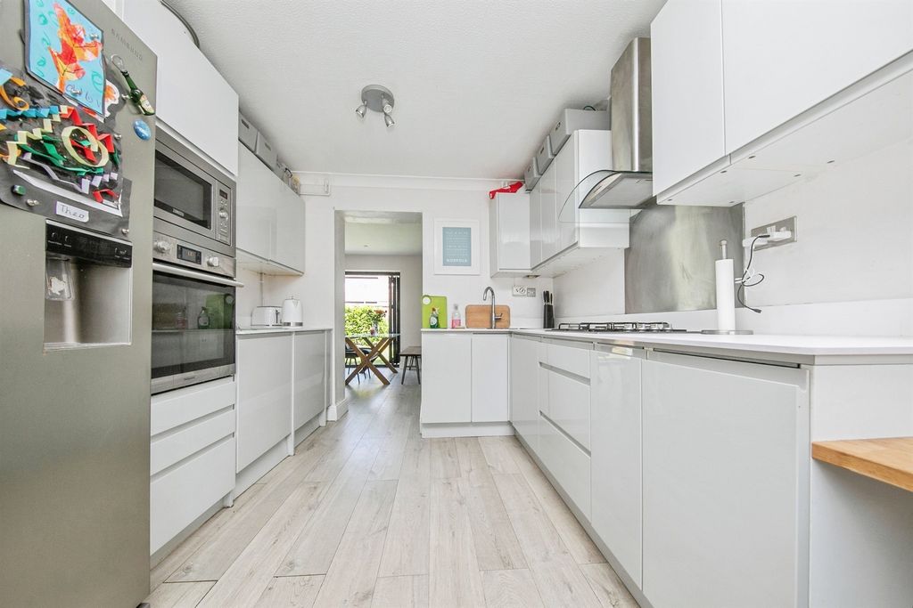 Property photo 2 of 17