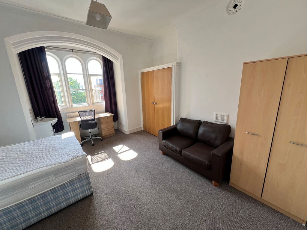 Property photo 2 of 8 3