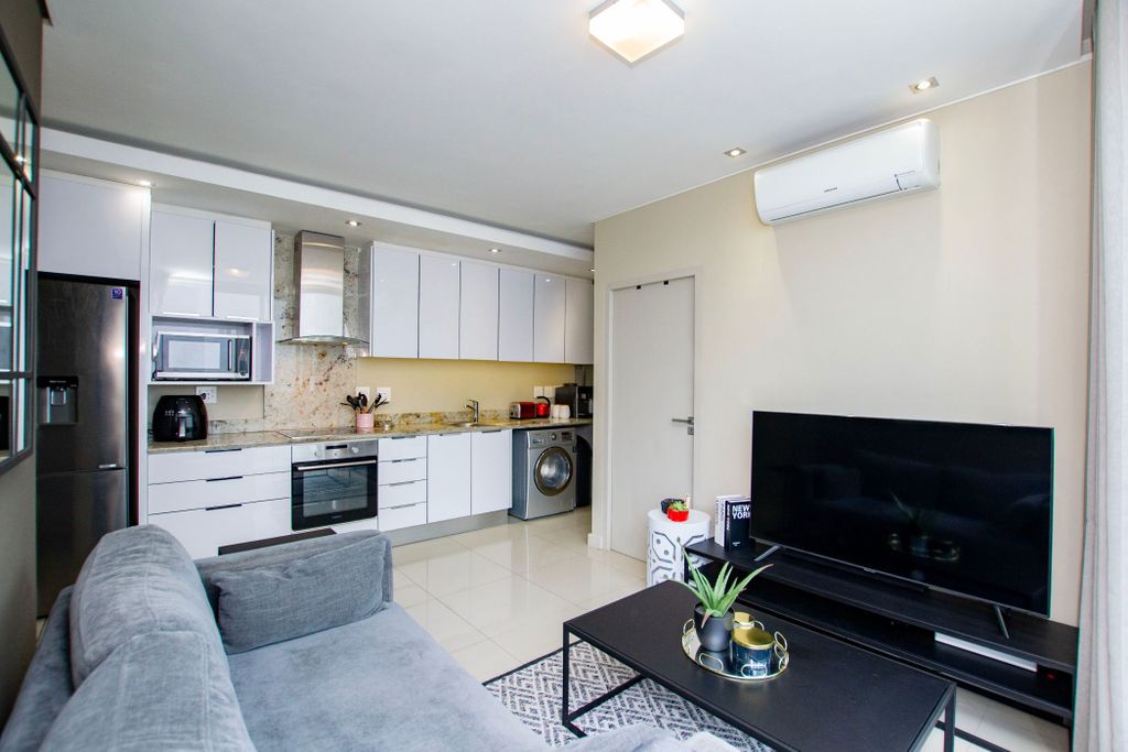 Property photo 2 of 21 St1711794