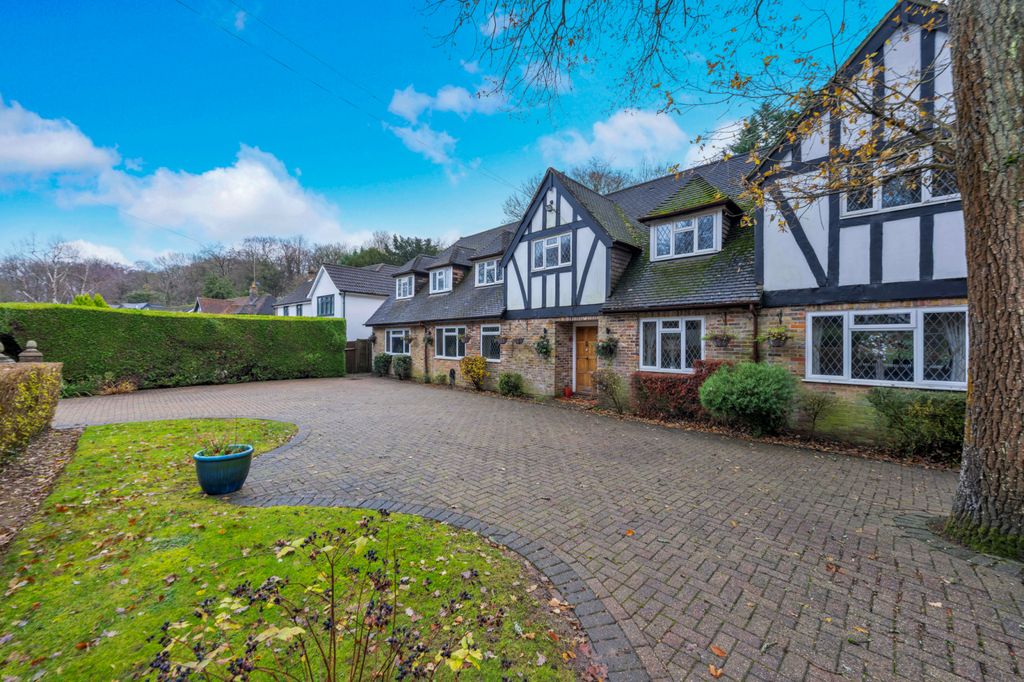 Property photo 2 of 32 Gallery