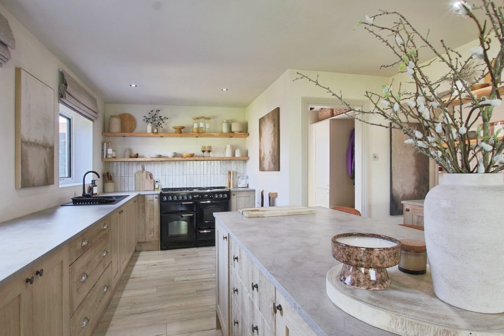 Property photo 3 of 31 4168316