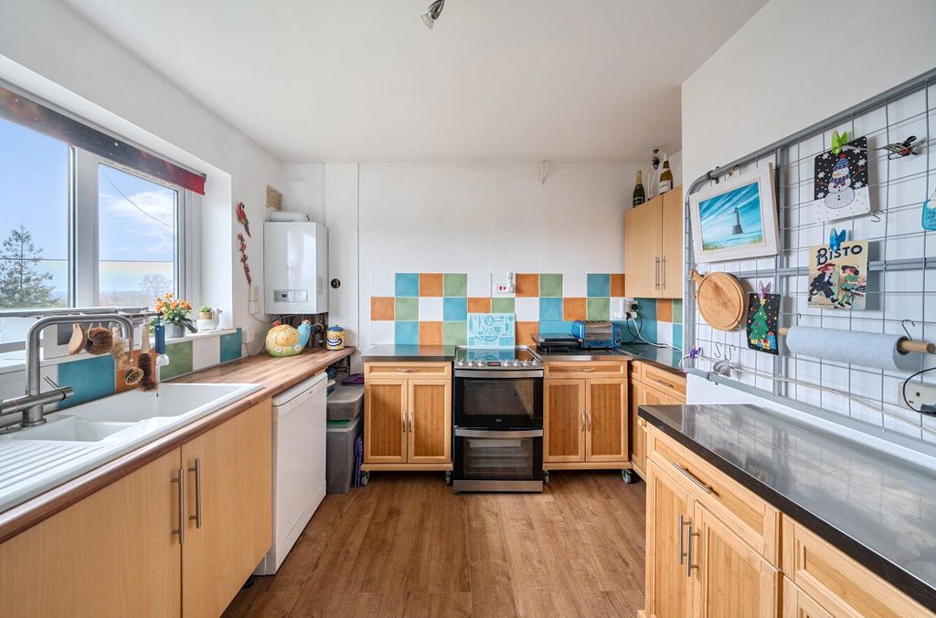 Property photo 2 of 10 Kitchen