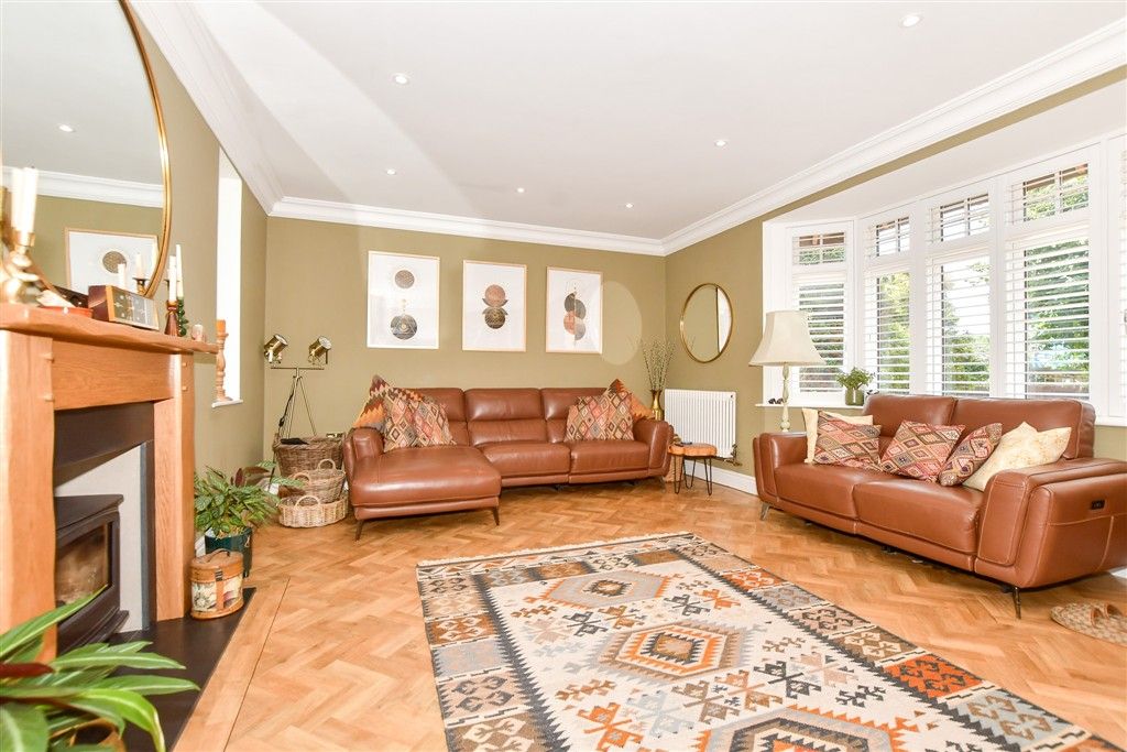 Property photo 2 of 19 Sitting Room