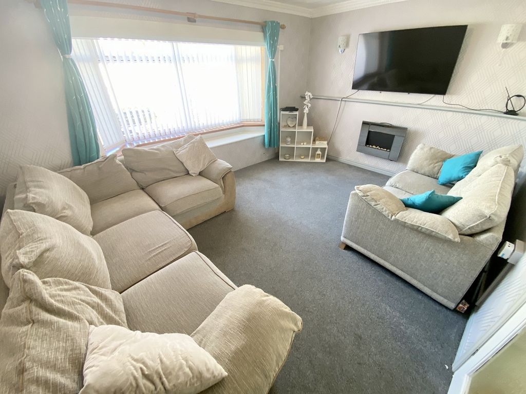 Property photo 2 of 15 Lounge