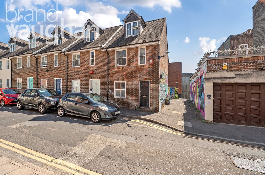 Property photo 1 of 10 External