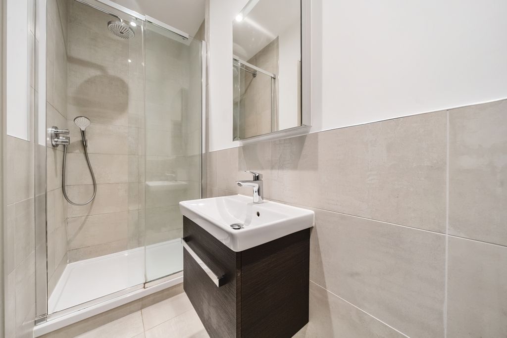 Property photo 3 of 6 Bath