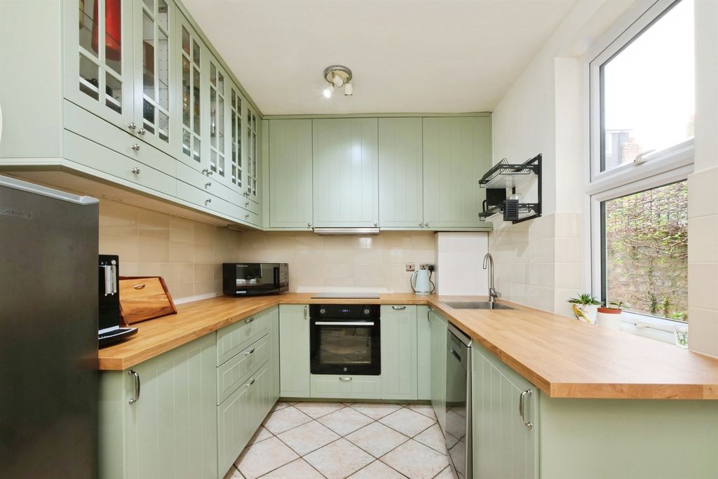 Property photo 2 of 24