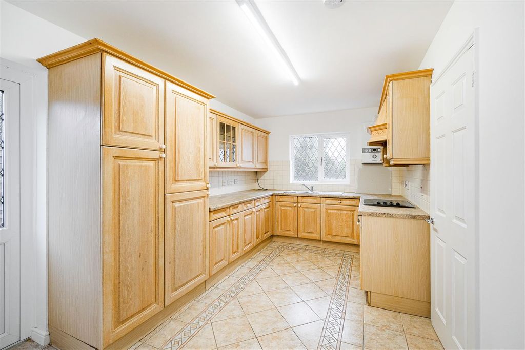 Property photo 3 of 27