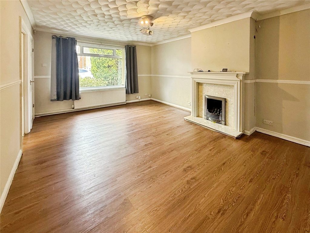 Property photo 3 of 14 Lounge