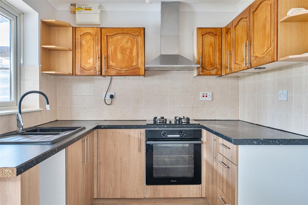 Property photo 3 of 11 3