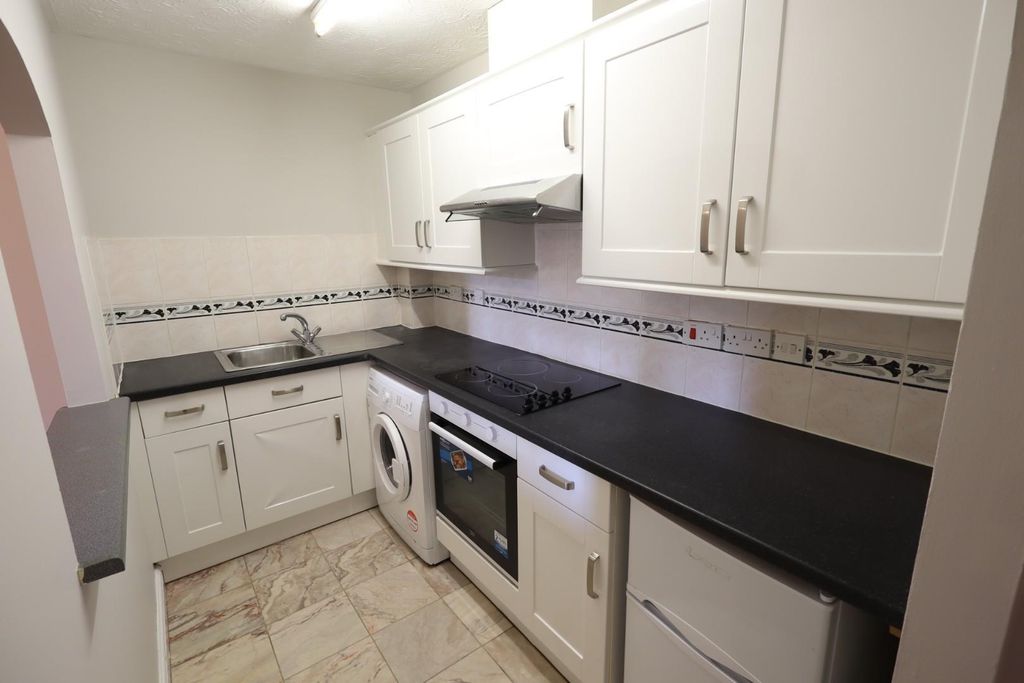 Property photo 2 of 12 Kitchen