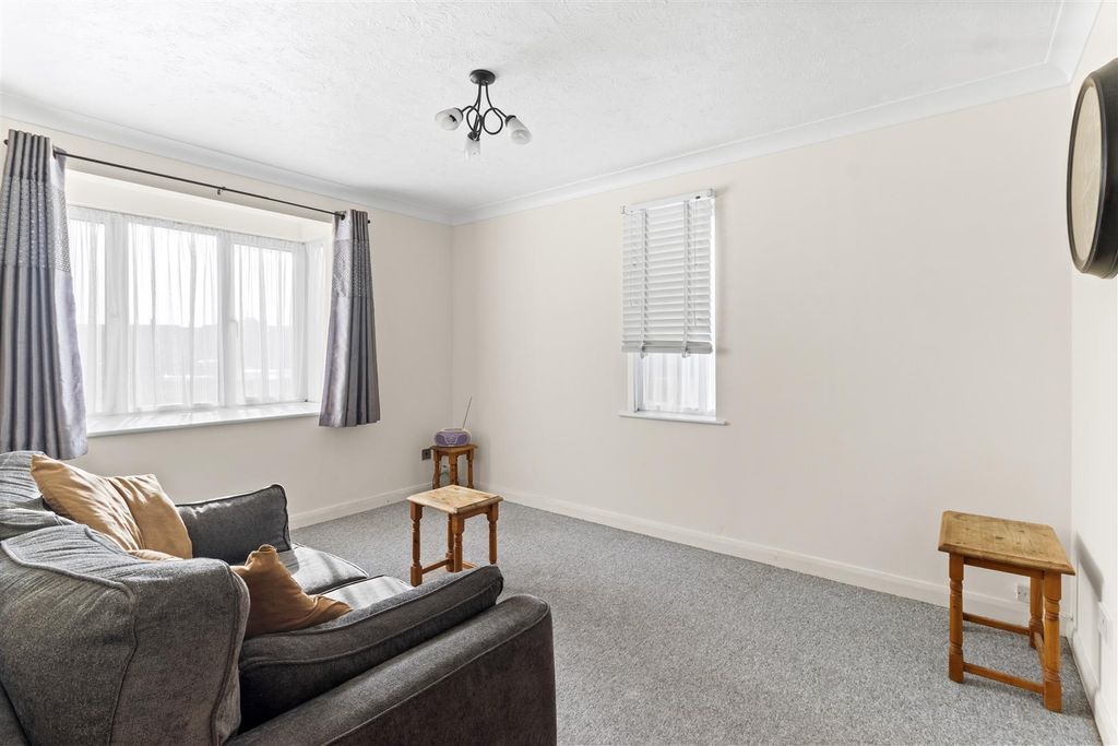 Property photo 3 of 11 Living Room