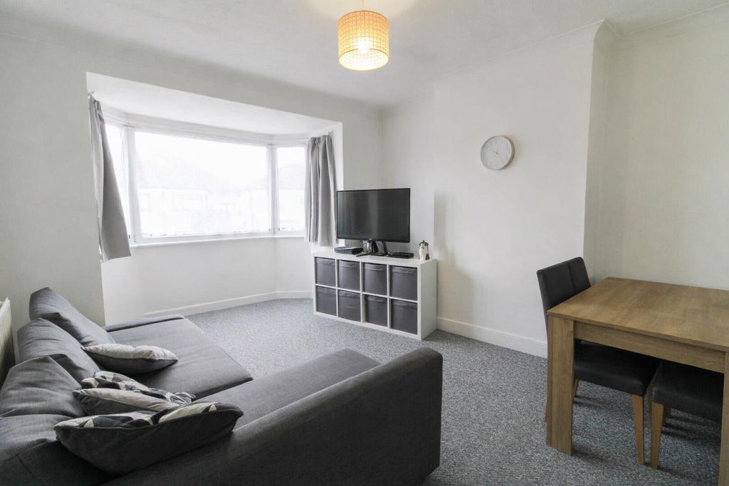 Property photo 2 of 6 Lounge