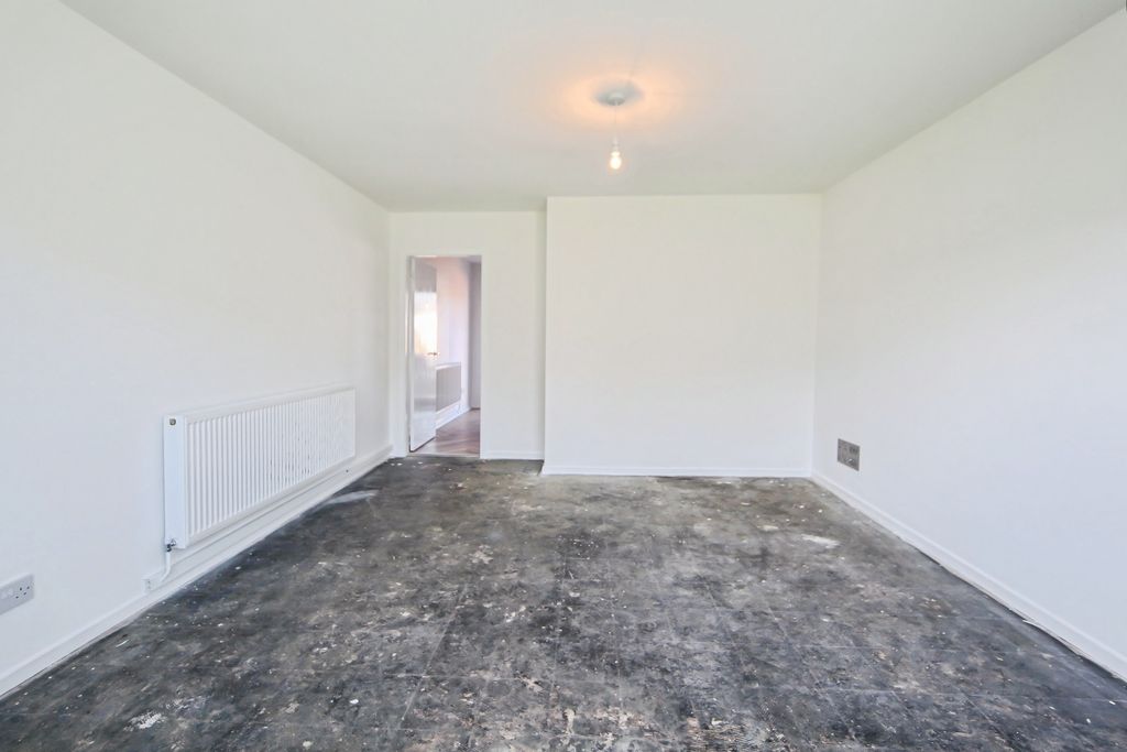 Property photo 3 of 31 Lounge