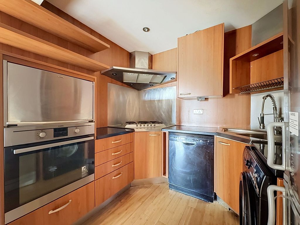 Property photo 3 of 21 Kitchen