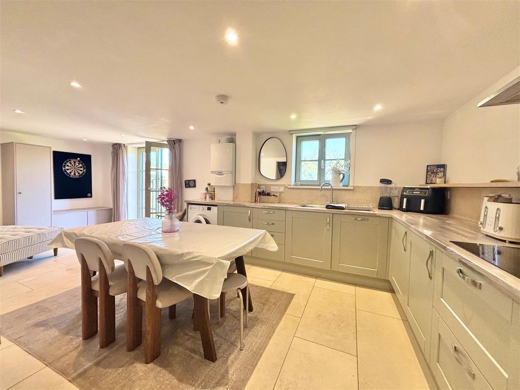 Property photo 3 of 21 Kitchen/Dining Area