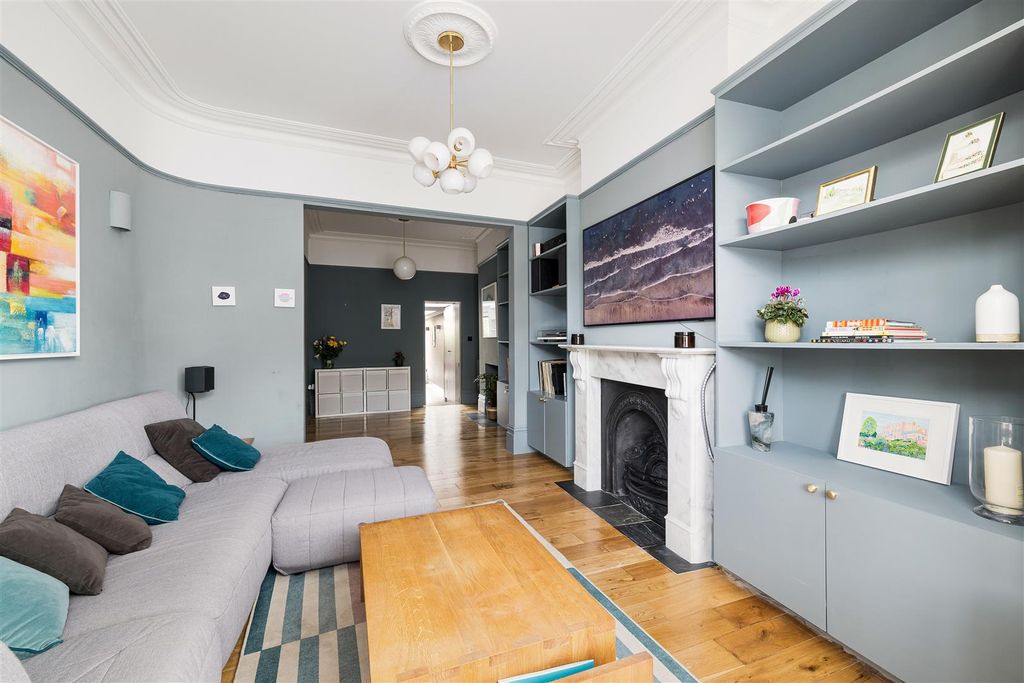 Property photo 2 of 43 Howard Road, E17