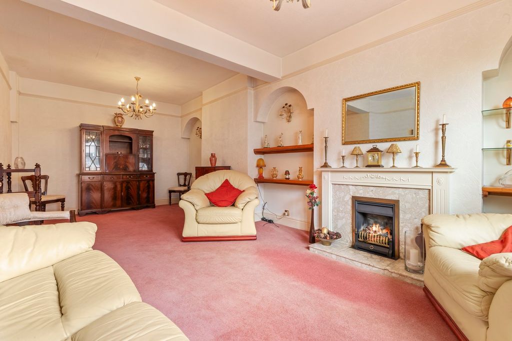 Property photo 3 of 31