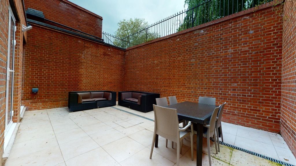 Property photo 3 of 41