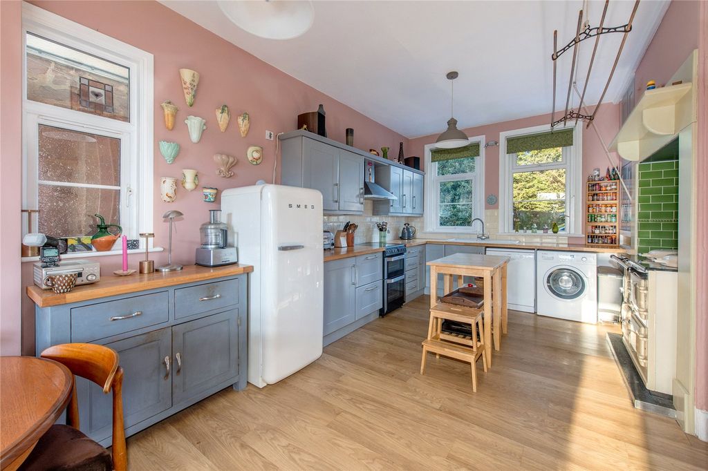 Property photo 3 of 21 Kitchen/Breakfast