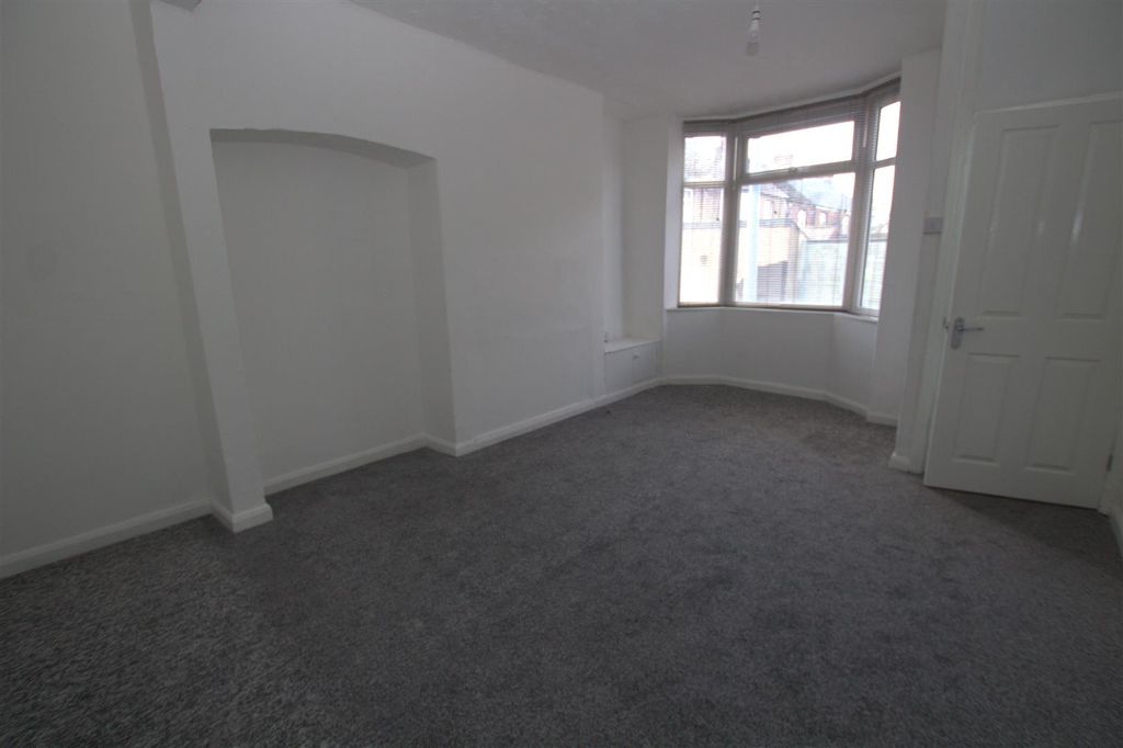 Property photo 3 of 8 Living Room .Jpg