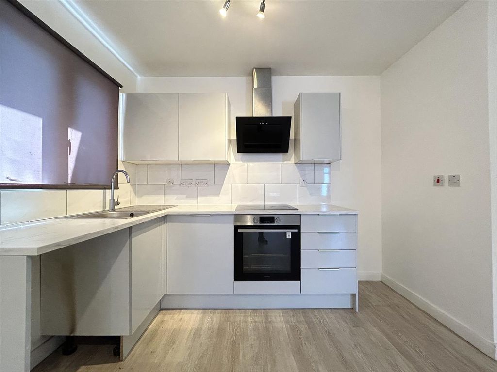 Property photo 2 of 5 Lounge Kitchenette/Bedroom