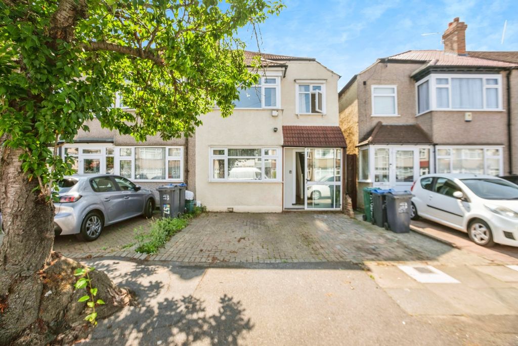 Property photo 2 of 17 Photo