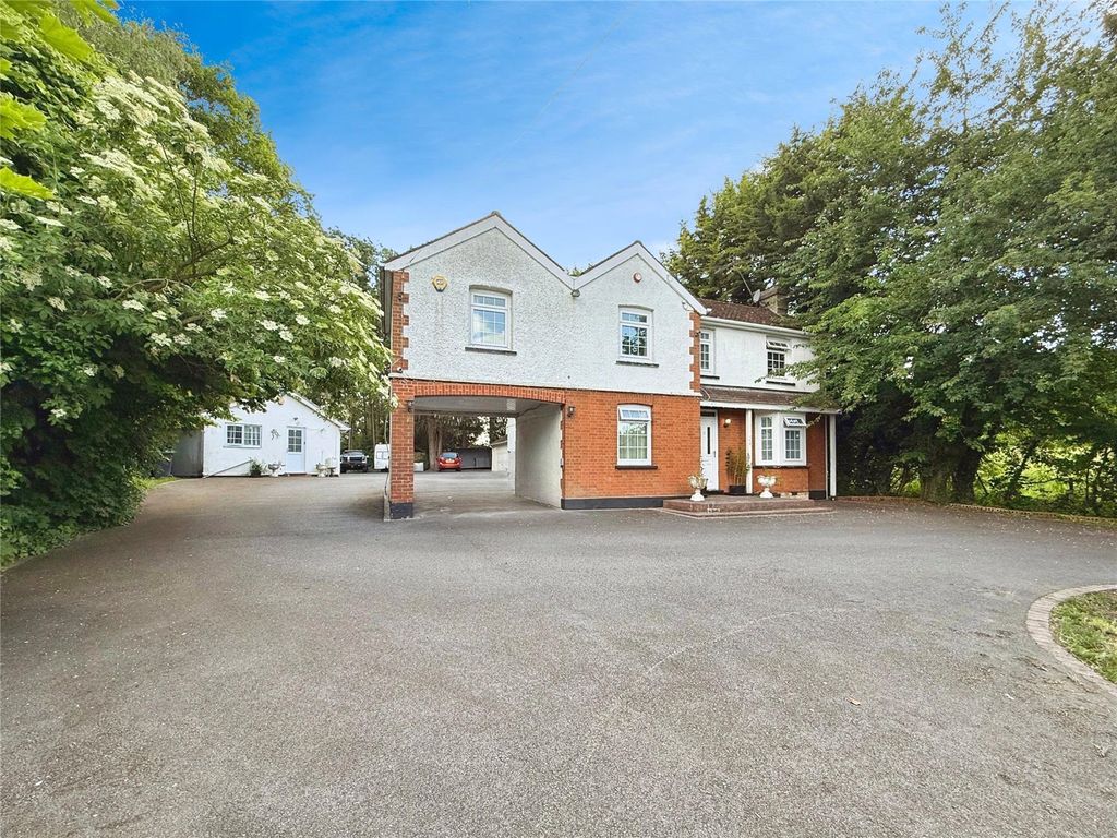 Property photo 2 of 19 Picture No. 28