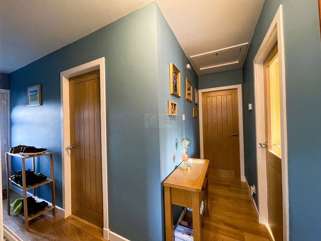 Property photo 2 of 17 Hallway
