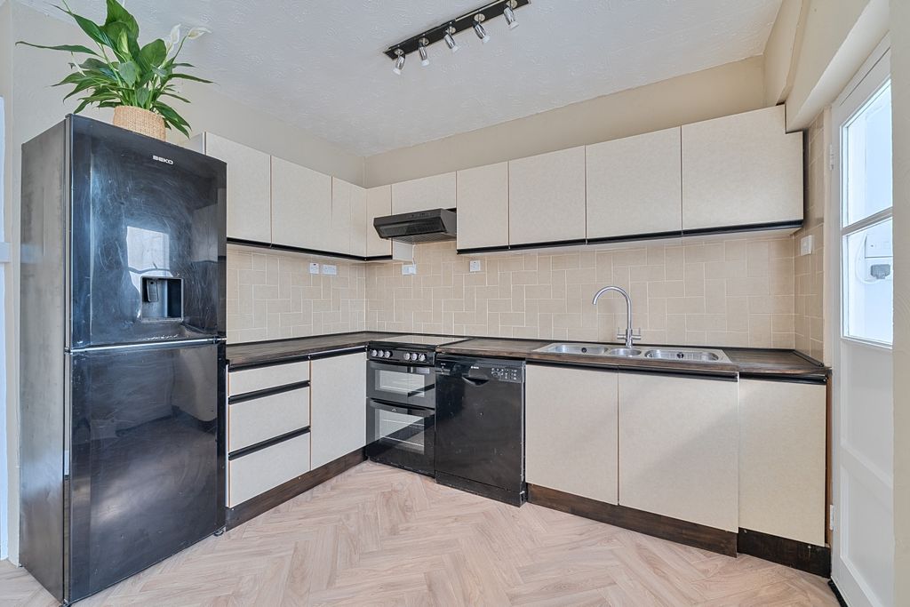 Property photo 2 of 21 1496706-7-19F8Fe92E2B80